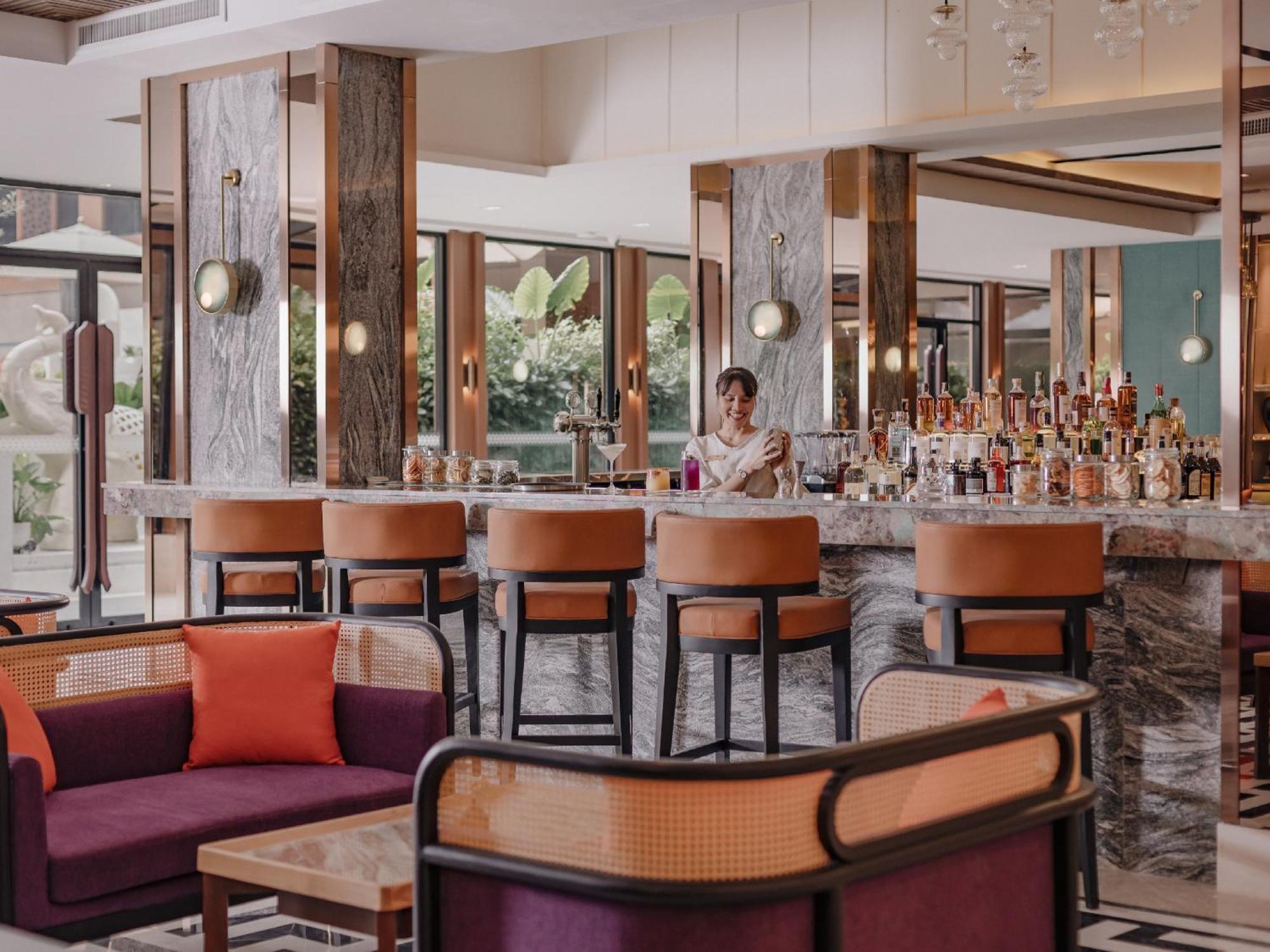 Nysa Hotel Bangkok Sukhumvit 11 Exterior foto The bar at the lobby