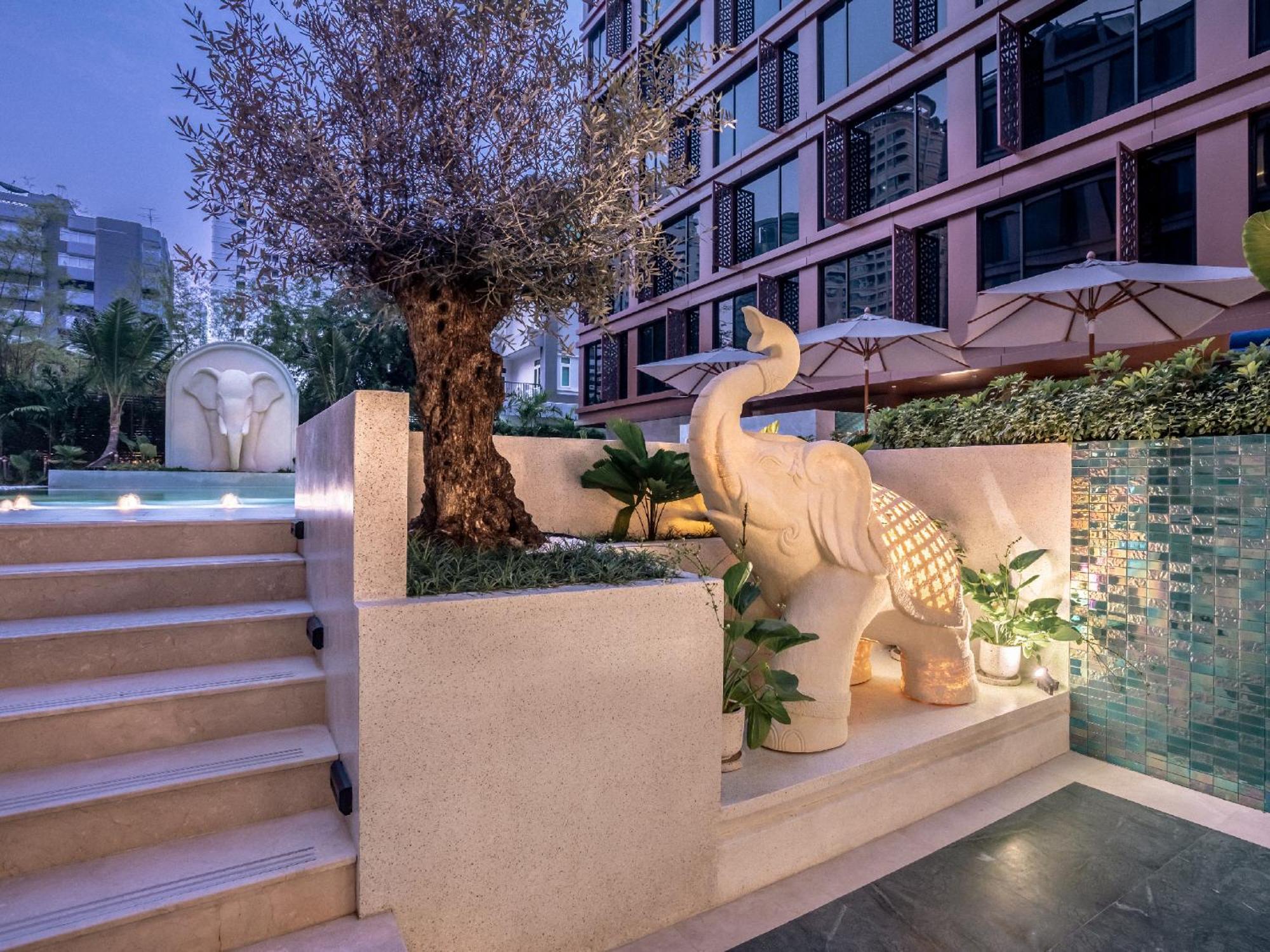 Nysa Hotel Bangkok Sukhumvit 11 Exterior foto The hotel's pool