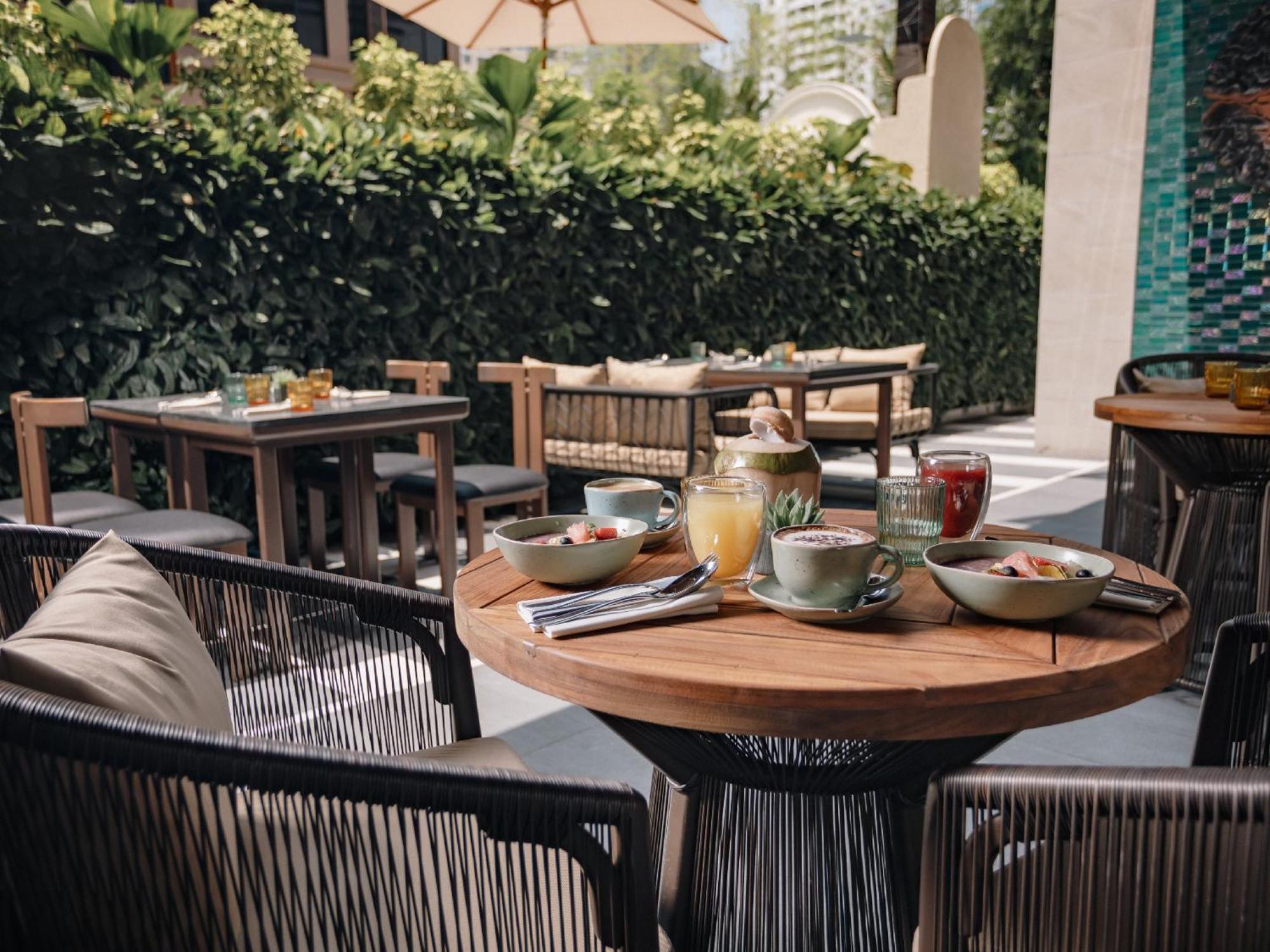 Nysa Hotel Bangkok Sukhumvit 11 Exterior foto The Terrace at The Standard East Village