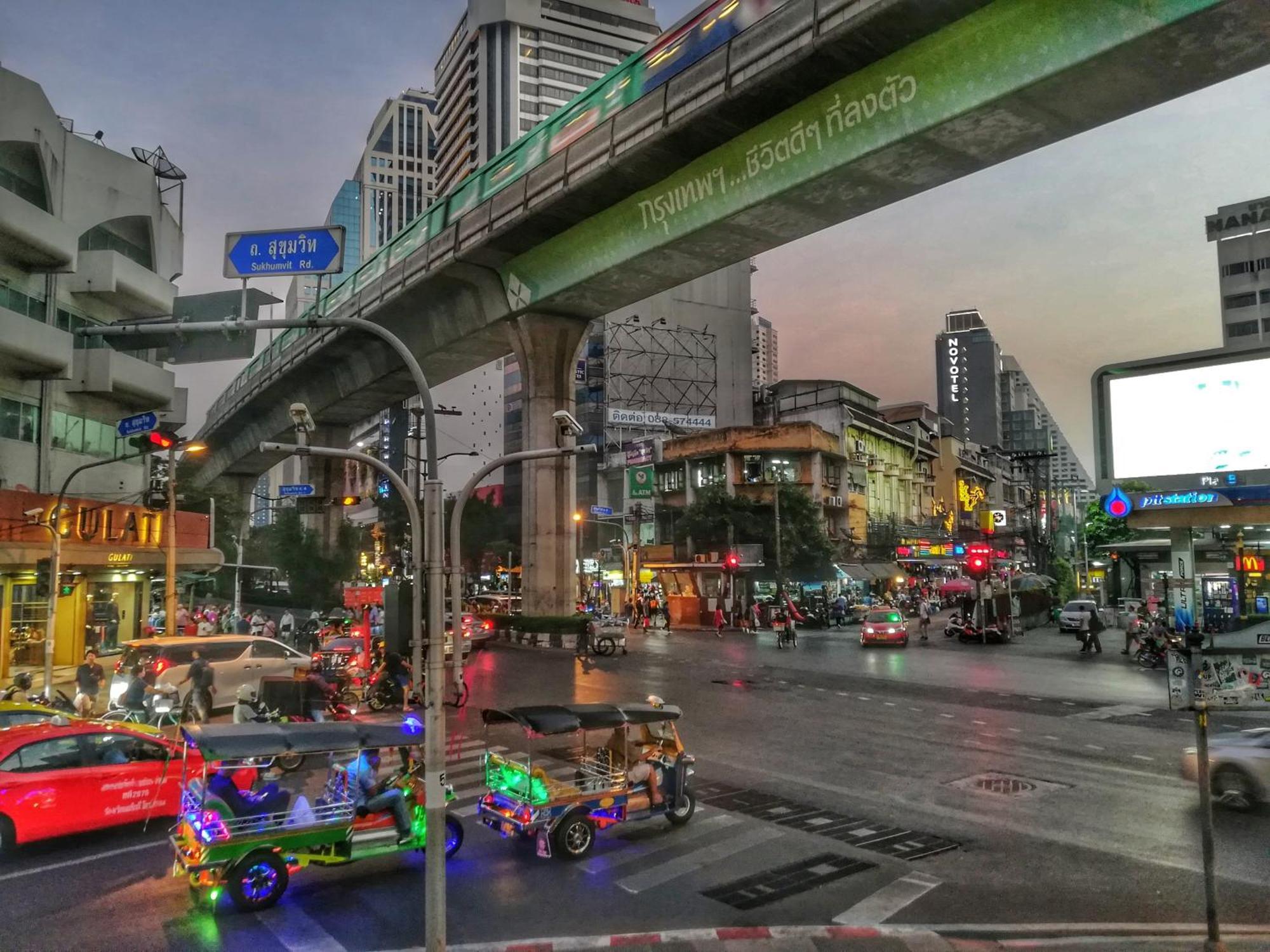 Nysa Hotel Bangkok Sukhumvit 11 Exterior foto The station in 2019